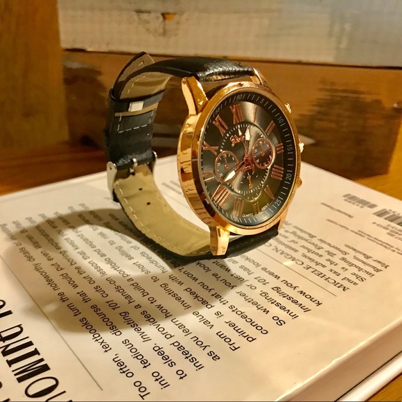 Luxury Fashion Faux Leather Analog Quartz Watch - Picture 5 of 5